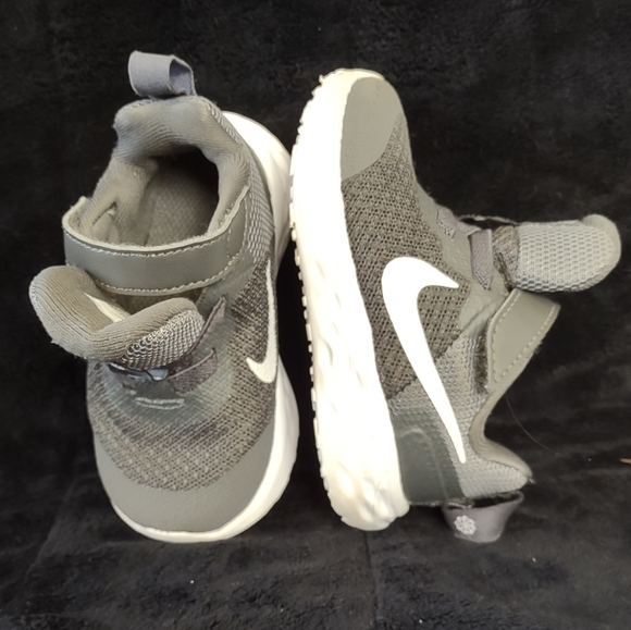 NIKE REVOLUTION 5 TODDLER Grey Running SHOES SIZE 4C BQ5673 Lightweight GOOD - Picture 9 of 15